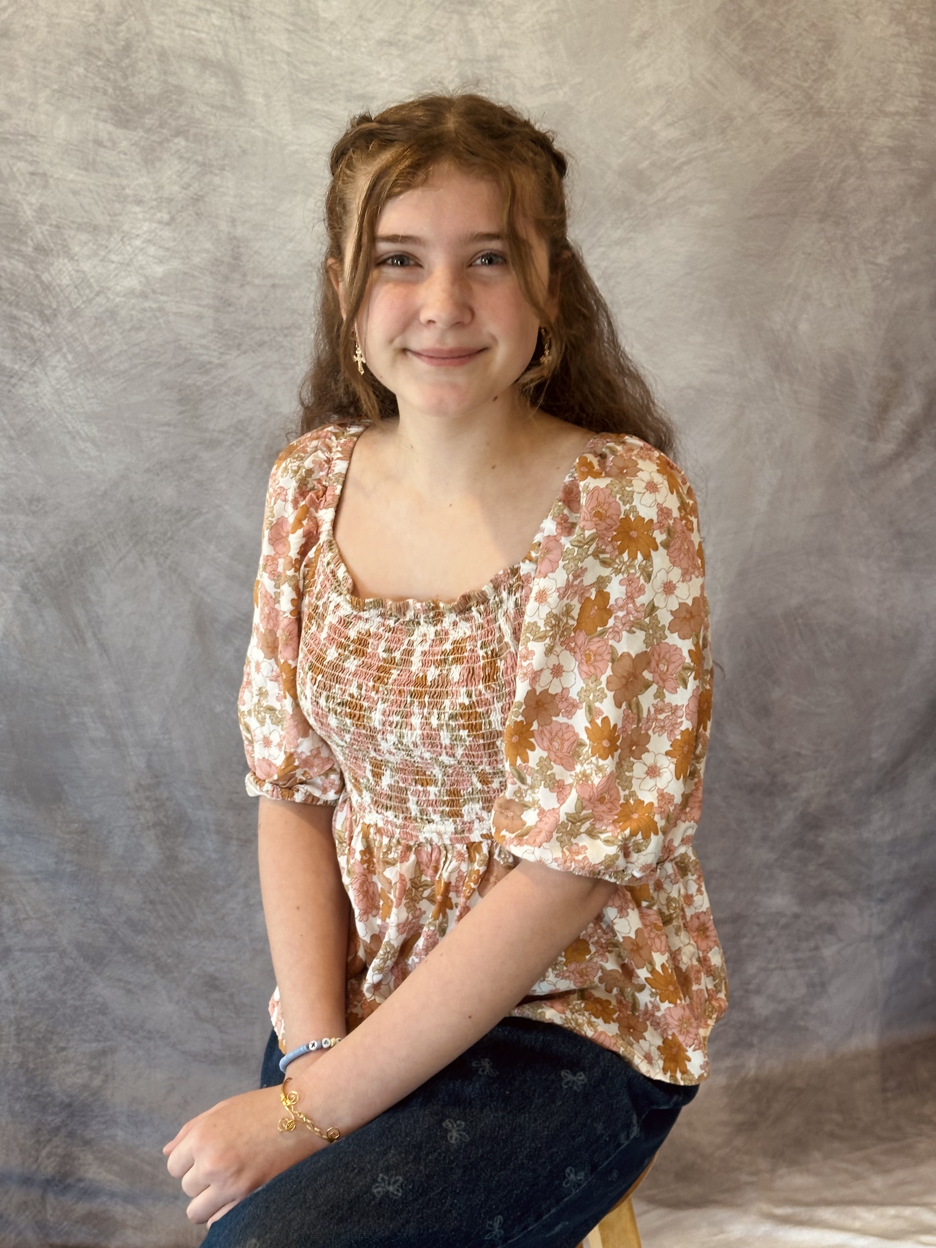 Family collage hero (random from /photos, fallback to assets/hero.jpg)